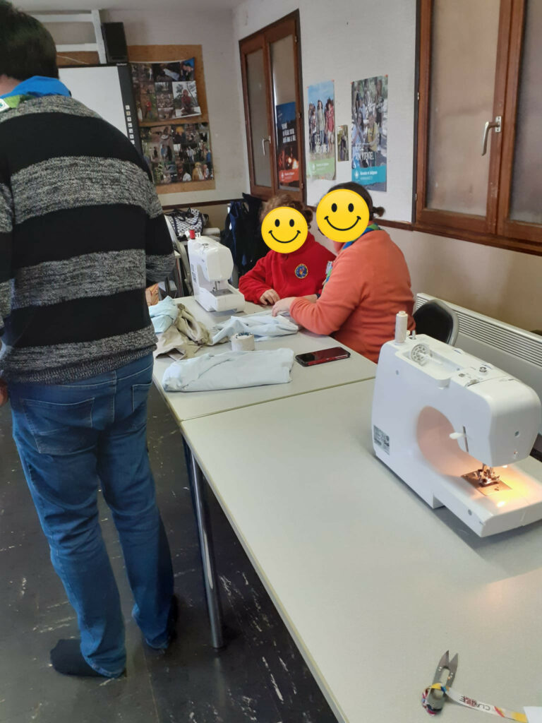 Machine à coudre sous supervision